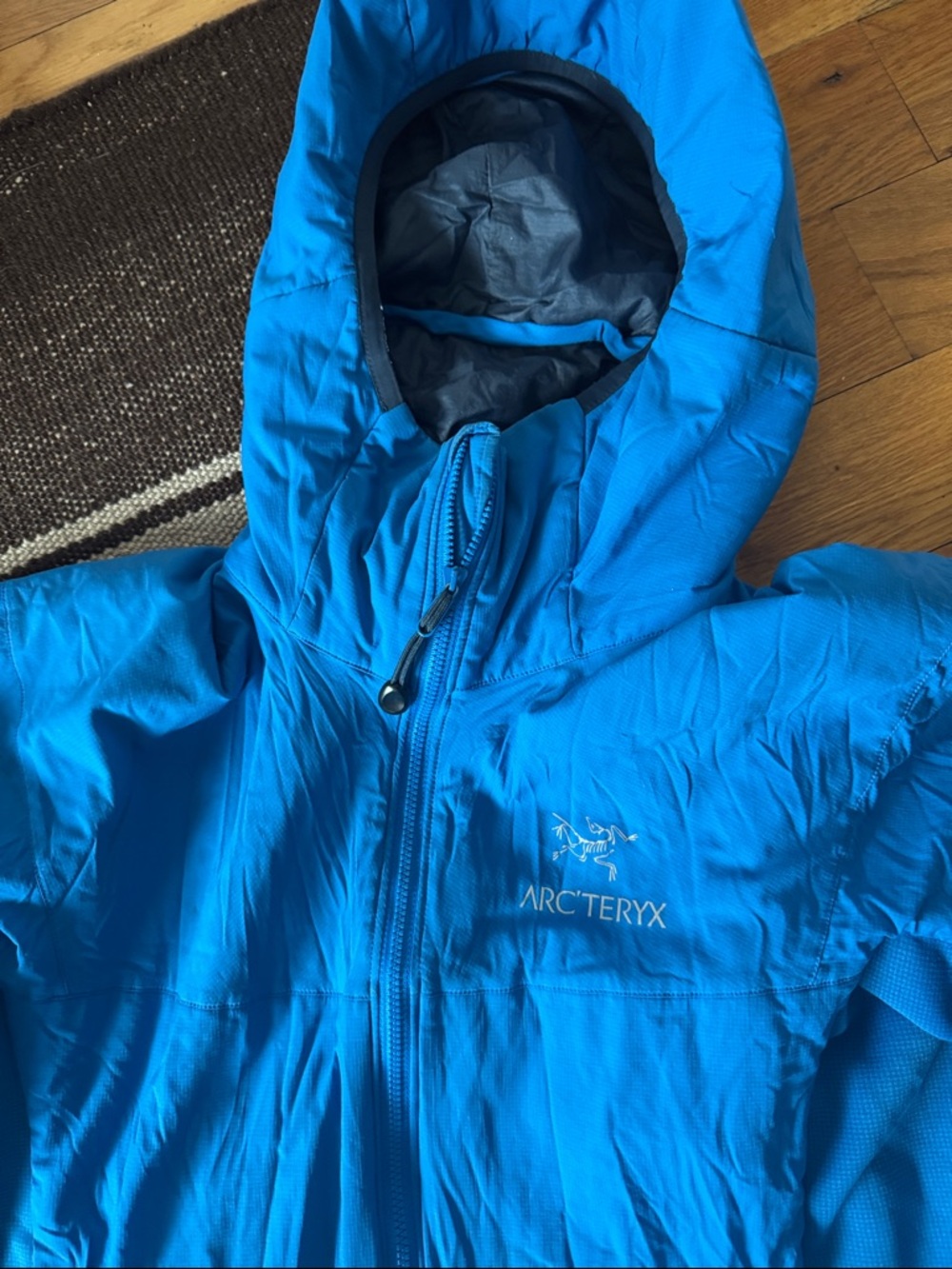 Arc'teryx Atom Bright Blue Hooded Puffer Jacket - Picture 2 of 6